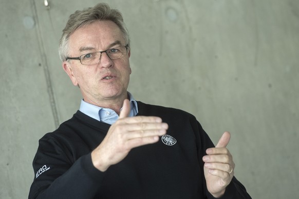 Peter Jakob, Verwaltungsratspraesident der SCL Tigers, waehrend der Vorsaison-Pressekonferenz, am Sonntag, 6. September 2015, in der Ilfishalle in Langnau. (KEYSTONE/Marcel Bieri)