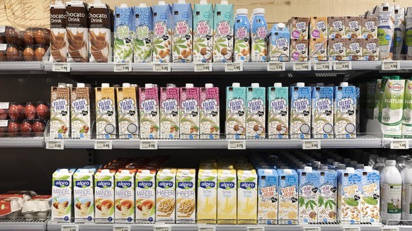 Hafermilch Milchdrink, Milchalternativen, Soyamilch, vegan, veganismus, Kuhmilch