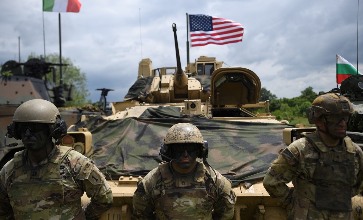 epa10661812 US military personnel during the 'Defense Shield 23' tactical exercise at a military camp in Novo Selo, Bulgaria, 29 May 2023. The 'Defense Shield 23', which is part of ...