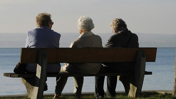 Laut Berechnungen der Credit Suisse kommen in der Schweiz in den nächsten zehn Jahren rund 1,1 Millionen Personen ins Rentenalter. (Themenbild)