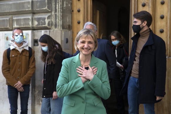 Fabienne Fischer, nouvelle elue Les Verts au conseil d&#039;Etat, arrive au lieu de la presentation des resultats du 2e tour du second tour de l&#039;election complementaire du Conseil d&#039;Etat gen ...