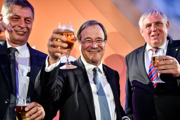 epa05964861 Armin Laschet (C), regional leader of the Christian Democratic Union (CDU) party smiles with a glas of beer next to Bodo Loettgen (L), CDU General Secretary in North Rhine-Westphalia and C ...