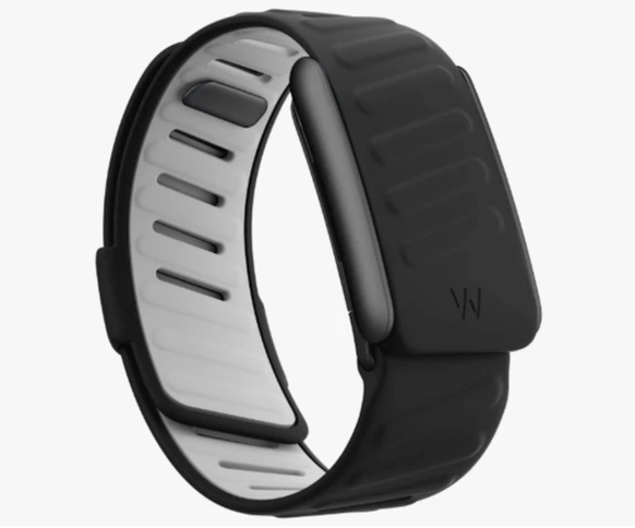 Das Whoop-Fitnessarmband, das einige Spieler tragen.