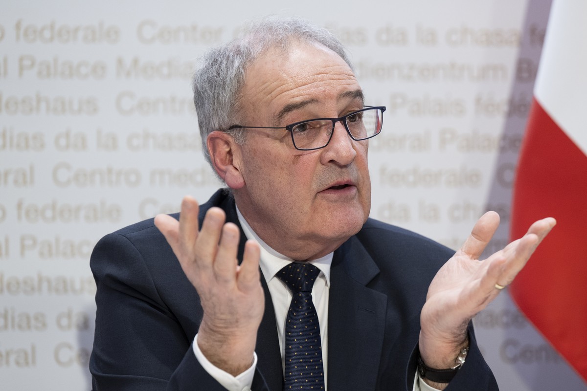 Bundesrat Guy Parmelin spricht an einer Medienkonferenz zum Lohnschutz, am Freitag, 21. Maerz 2025, in Bern. (KEYSTONE/Peter Schneider)