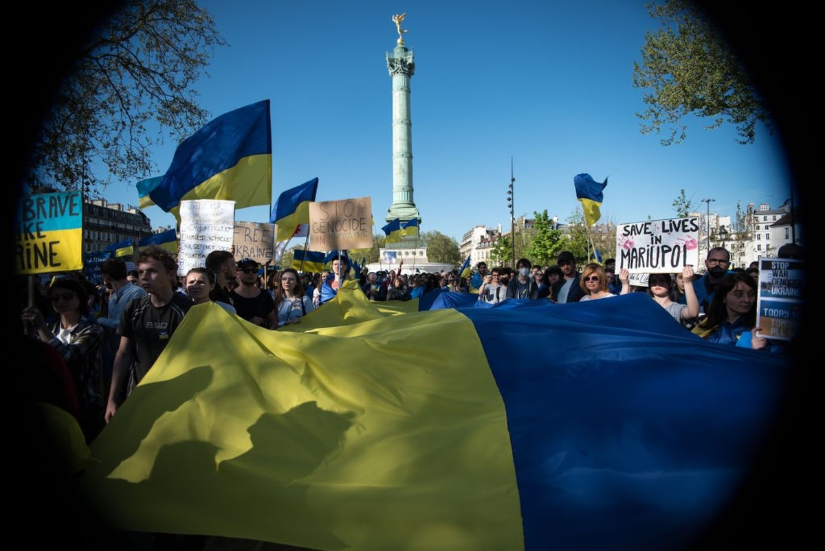 The march against Russia's invasion of Ukraine arrived at Bastille Square in Paris on 16 April, 2022. (Photo by Andrea Savorani Neri/NurPhoto via Getty Images)