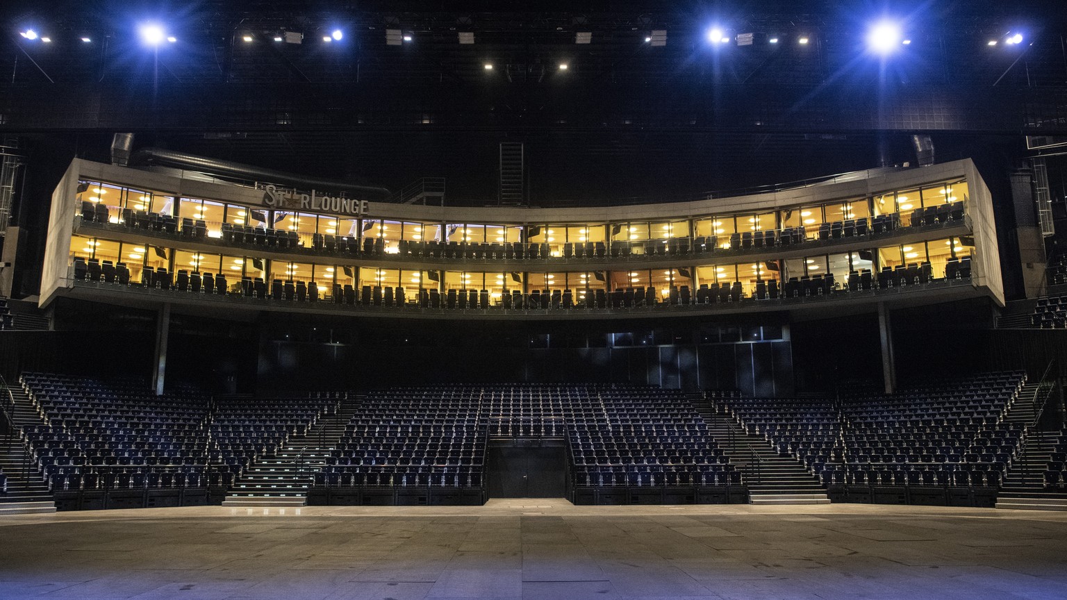 Blick in die leeren Raenge im Hallenstadion in Zuerich, aufgenommen am Samstag, 28. Maerz 2020. (KEYSTONE/Ennio Leanza)