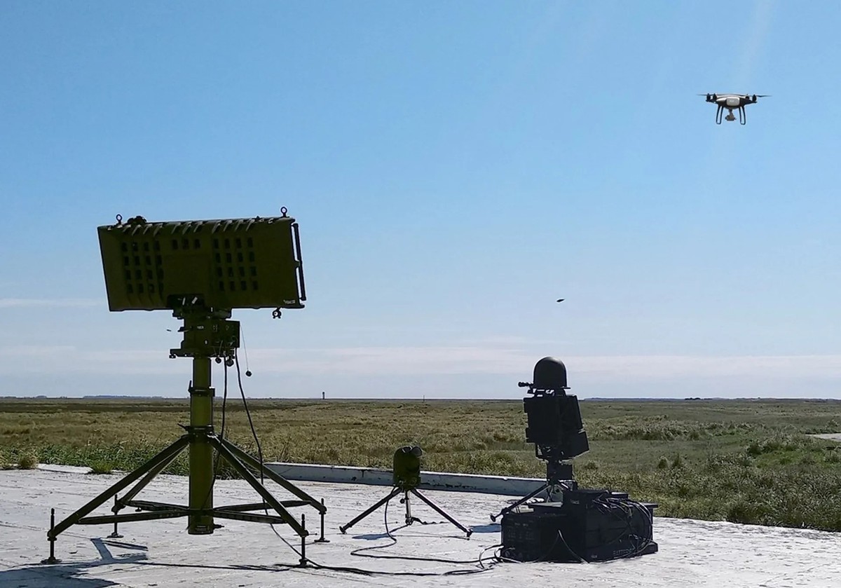 Le système «Drone Guard» en action. Il est capable d'identifier et de neutraliser les drones suspects à proximité des aéroports. (Photo d'archive)