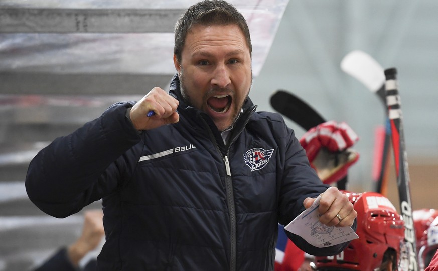 Head coach Jeff Tomlinson von Rapperswil bejubelt das 4-2 durch Josh Primeau, im fuenften Playoff-Halbfinalspiel der Eishockey Swiss League zwischen den SC Rapperswil-Jona Lakers und dem HC Ajoie, am  ...