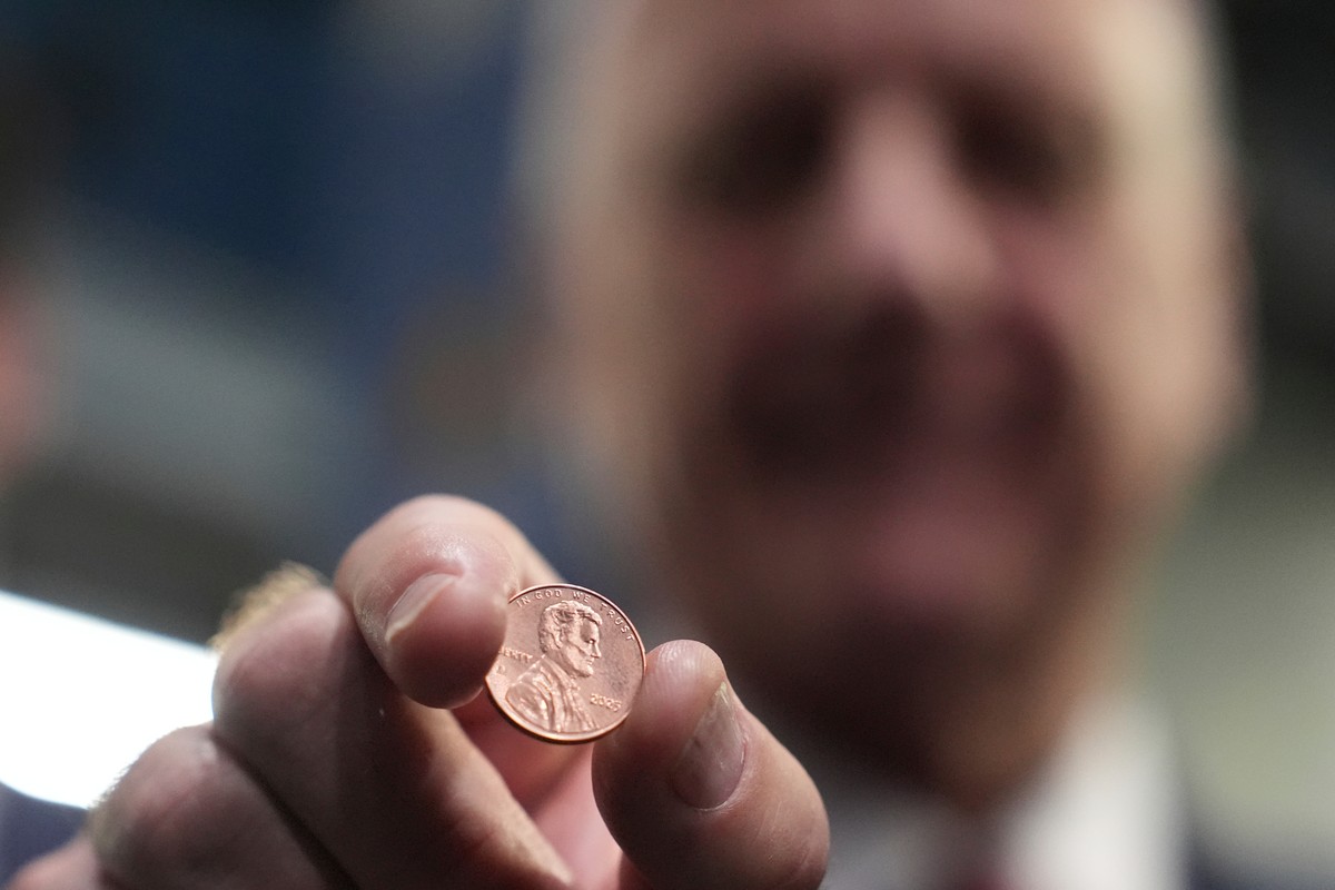 U.S. Treasurer Brandon Beach holds one of the last pennies pressed at the U.S. Mint in Philadelphia, Wednesday, Nov. 12, 2025. (AP Photo/Matt Slocum)
Death of the Penny