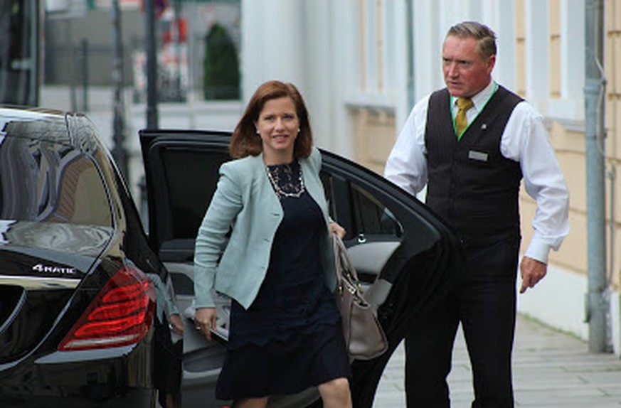 Die höchste Schweizerin, Christa Markwalder, trifft an der Bilderberg-Konferenz in Dresden ein. &nbsp;