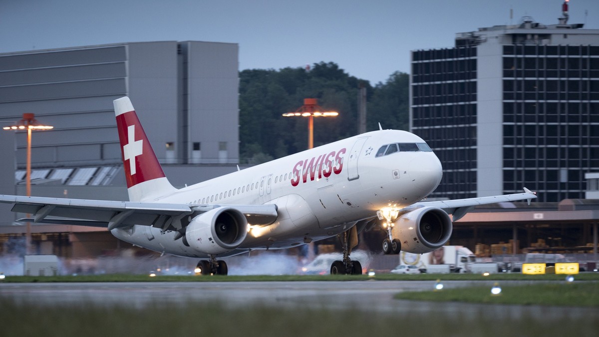 Hochbetrieb-am-Flughafen-Bis-zu-110-000-Passagiere-wollen-von-Z-rich-aus-in-die-Ferien