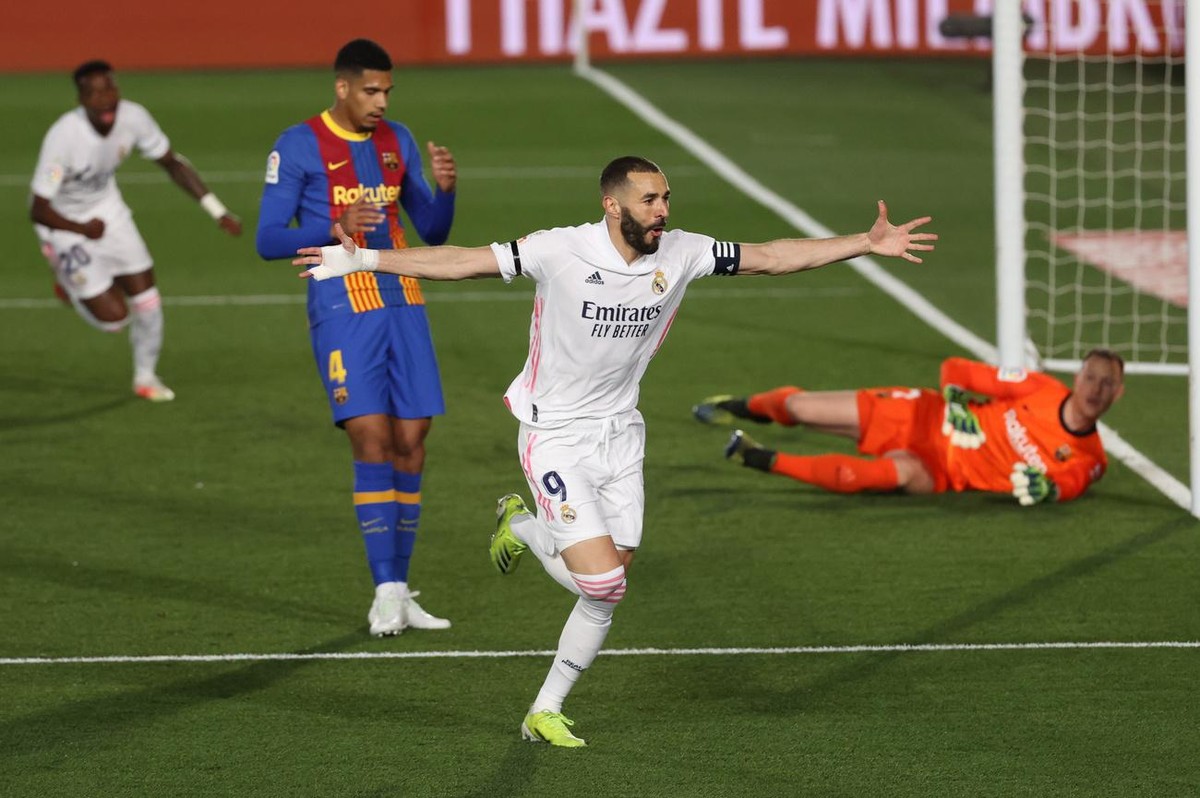 epa09127716 Real Madrid's Karim Benzema celebrates after scoring the 1-0 lead during the Spanish LaLiga soccer match between Real Madrid and FC Barcelona at Alfredo di Stefano stadium in Madrid,  ...