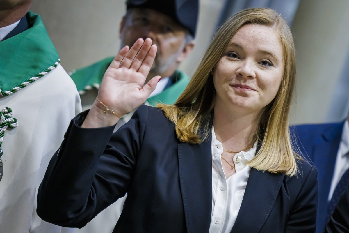 Valerie Dittli, future conseillere d'Etat vaudoise, prete serment lors de la ceremonie d?installation et d?assermentation des membres du Grand Conseil et du Conseil d?Etat vaudois ce mardi 28 jui ...