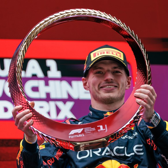 epaselect epa11291211 Red Bull Racing driver Max Verstappen of the Netherlands celebrates with his trophy after winning the Formula One Chinese Grand Prix, in Shanghai, China, 21 April 2024. The 2024  ...