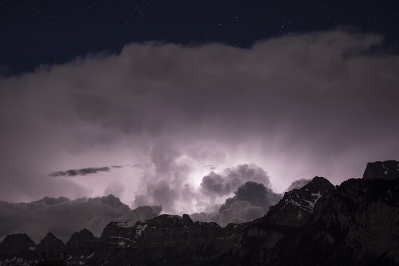 Wolkenformation über den Churfirsten am Montagabend.