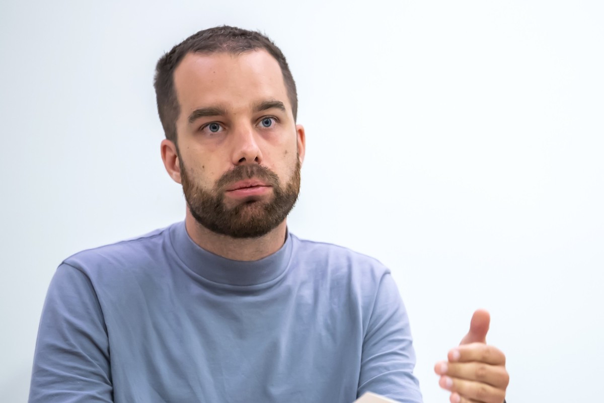 Matthieu Jotterand, Vice-president de l'ATE Geneve, s'exprime, lors d'une conference de presse sur le bilan du Leman Express CEVA, apres 18 mois d'exploitation, L'Association  ...