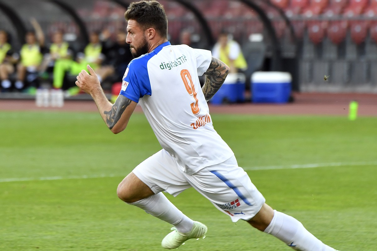 Der Grasshoppe Marco Djuricin startet zum Jubellauf nach seinem Tor zum 1-0 der GC beim Fussballspiel der Super League Grasshopper Club Zuerich gegen den FC Lugano im Stadion Letzigrund in Zuerich am ...