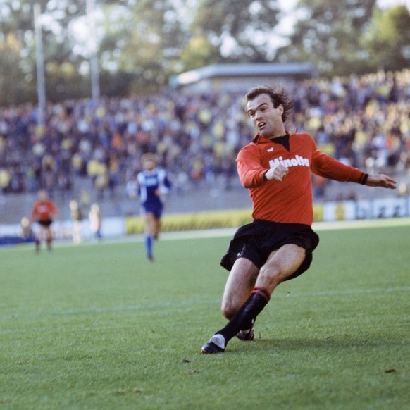 Bildnummer: 05469988 Datum: 30.09.1978 Copyright: imago/Kicker/Eissner
Rudolf Elsener (Frankfurt, re.) gegen Dieter Versen (Bochum) - DEUTSCHSPRACHIGE SPORTZEITSCHRIFTEN UND -ZEITUNGEN NUR NACH RÜCKSP ...