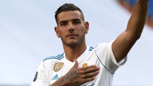 epa06079878 French defender Theo Hernandez poses with his new players jersey after being presented as a new player of Real Madrid, at Santiago Bernabeu stadium in Madrid, Spain on 10 July 2017. Theo H ...