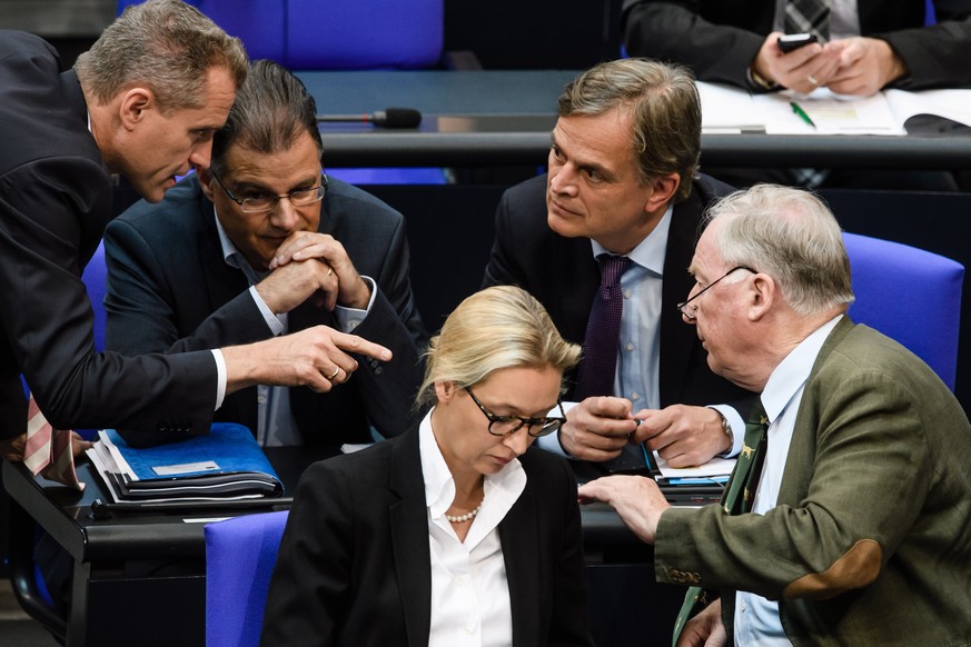 epa06806134 AfD Member of Parliament Petr Bystron (L) talks to the deputy parliamentary manager of the right-wing &#039;Alternative fuer Deutschland&#039; party (AfD) Juergen Braun (2-L), the parliame ...