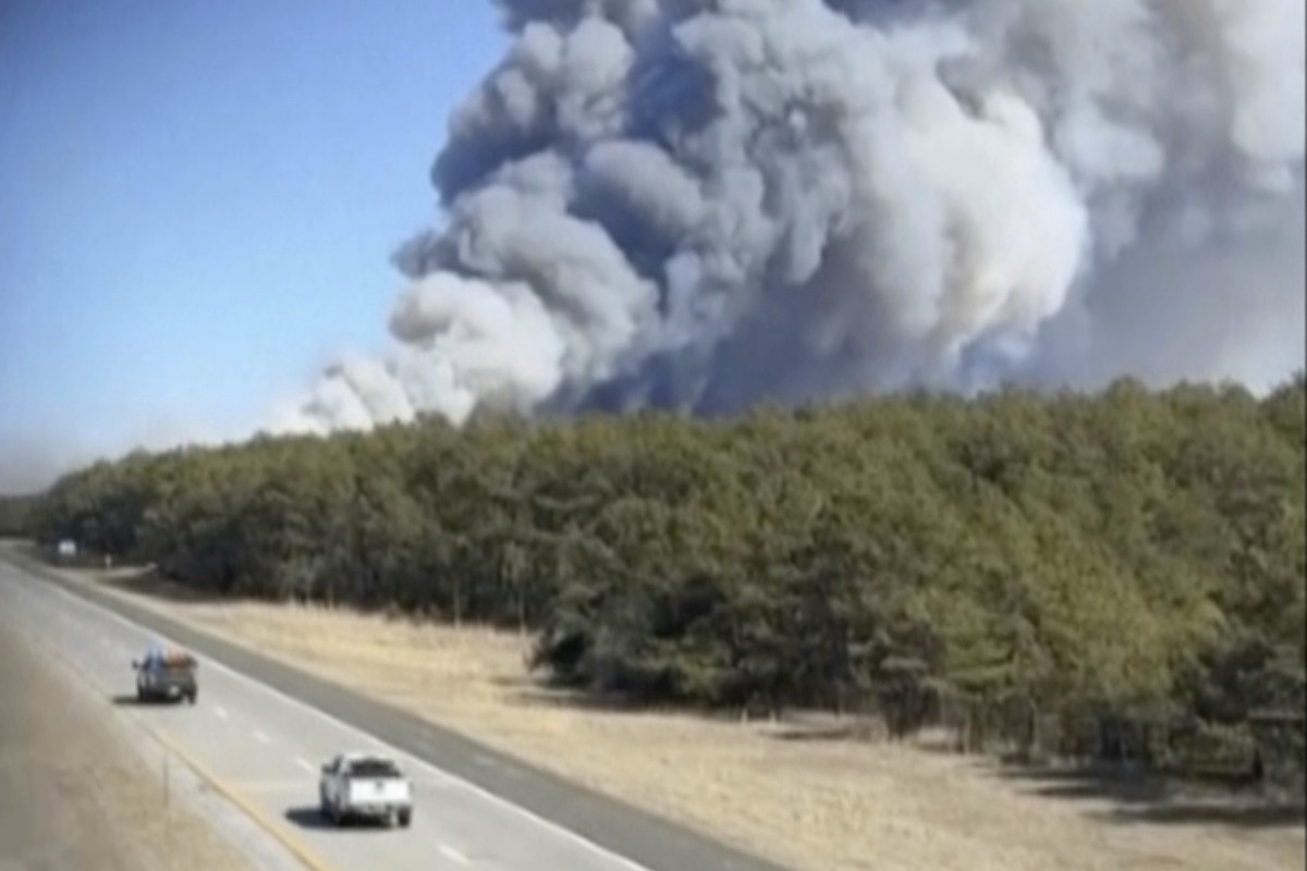 This image from video provided by Andrew Tallon shows smoke from fires in New York's Long Island, on Saturday, March 8, 2025, seen from Southampton, N.Y. (Andrew Tallon via AP)
Brush-Fires-New-Yo ...