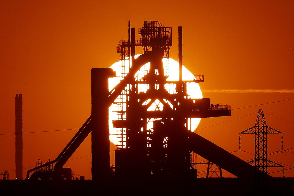 epaselect epa12814796 General view of the Arcelor Mittal plant in Fos-sur-Mer, Southern France, 12 March 2026. On 11 March 2026, the members of the International Energy Agency (IEA) unlocked 400 milli ...