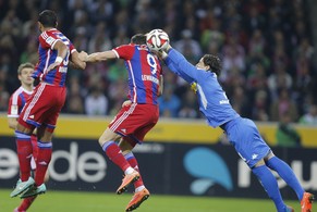 Yann Sommer (r.) lässt sich von den Bayern nicht bezwingen. Auch Granit Xhaka spielt 90 Minuten durch, bei Bayern kommt Shaqiri in der 84. Minute.