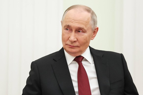 RUSSIA, MOSCOW - NOVEMBER 28, 2025: Russia s President Vladimir Putin looks on during a meeting with Hungary s Prime Minister Viktor Orban at the Moscow Kremlin Moscow Russia PUBLICATIONxINxGERxSUIxAU ...