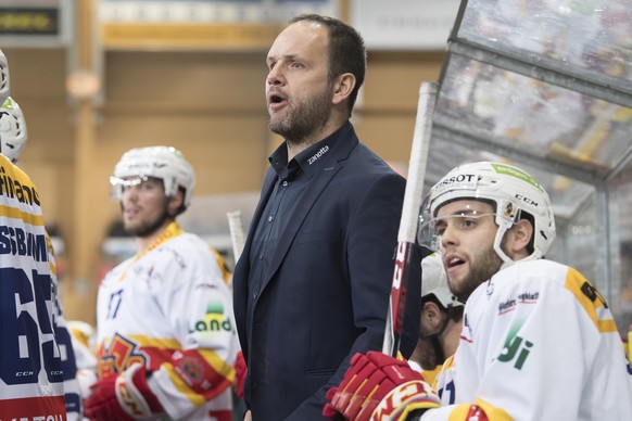 Biels interimistischer Headcoach Martin Steinegger waehrend dem Meisterschaftsspiel der National League zwischen den SCL Tigers und dem EHC Biel, am Samstag, 25. November 2017, in der Ilfishalle in La ...