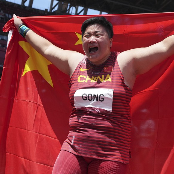 Gong Lijiao, of China, celebrates after winning the gold medal in the final of the women&#039;s shot put at the 2020 Summer Olympics, Sunday, Aug. 1, 2021, in Tokyo. (AP Photo/Matthias Schrader)