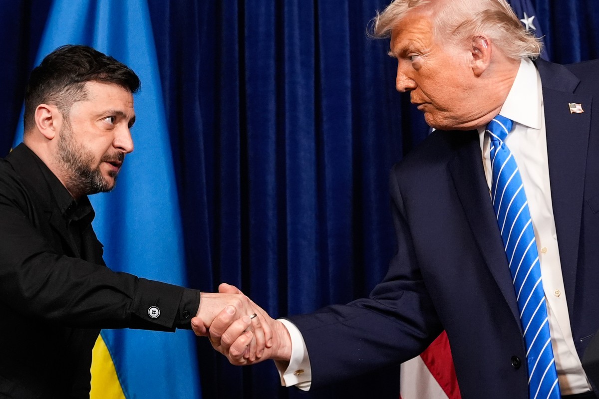 President Donald Trump and Ukraine's President Volodymyr Zelenskyy shake hands at the start of a joint news conference following a meeting at Trump's Mar-a-Lago club, Sunday, Dec. 28, 2025,  ...