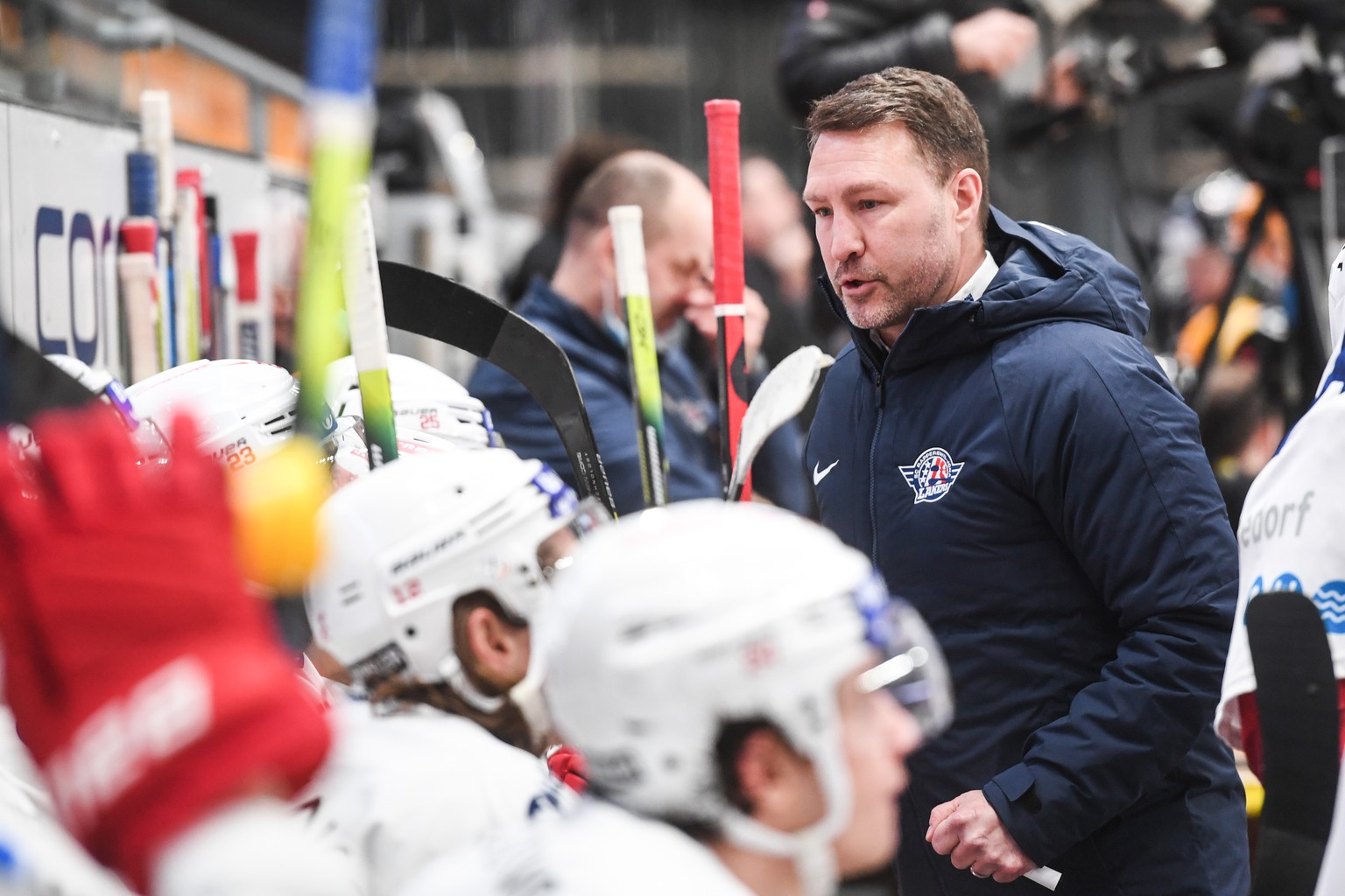 Laker&#039;s Head Coach Jeff Tomlinson during the preliminary round game of National League Swiss Championship between HC Lugano and SC Rapperswil-Jona Lakers at the ice stadium Corner Arena in Lugano ...