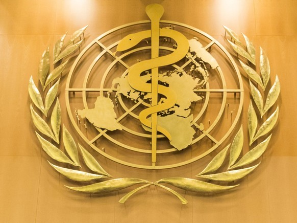 ARCHIV - Das Logo der Weltgesundheitsorganisation WHO im europäischen Hauptquartier der Vereinten Nationen in Genf. Nach Monaten der abnehmenden Infektionszahlen in Europa ist das Coronavirus auf dem  ...