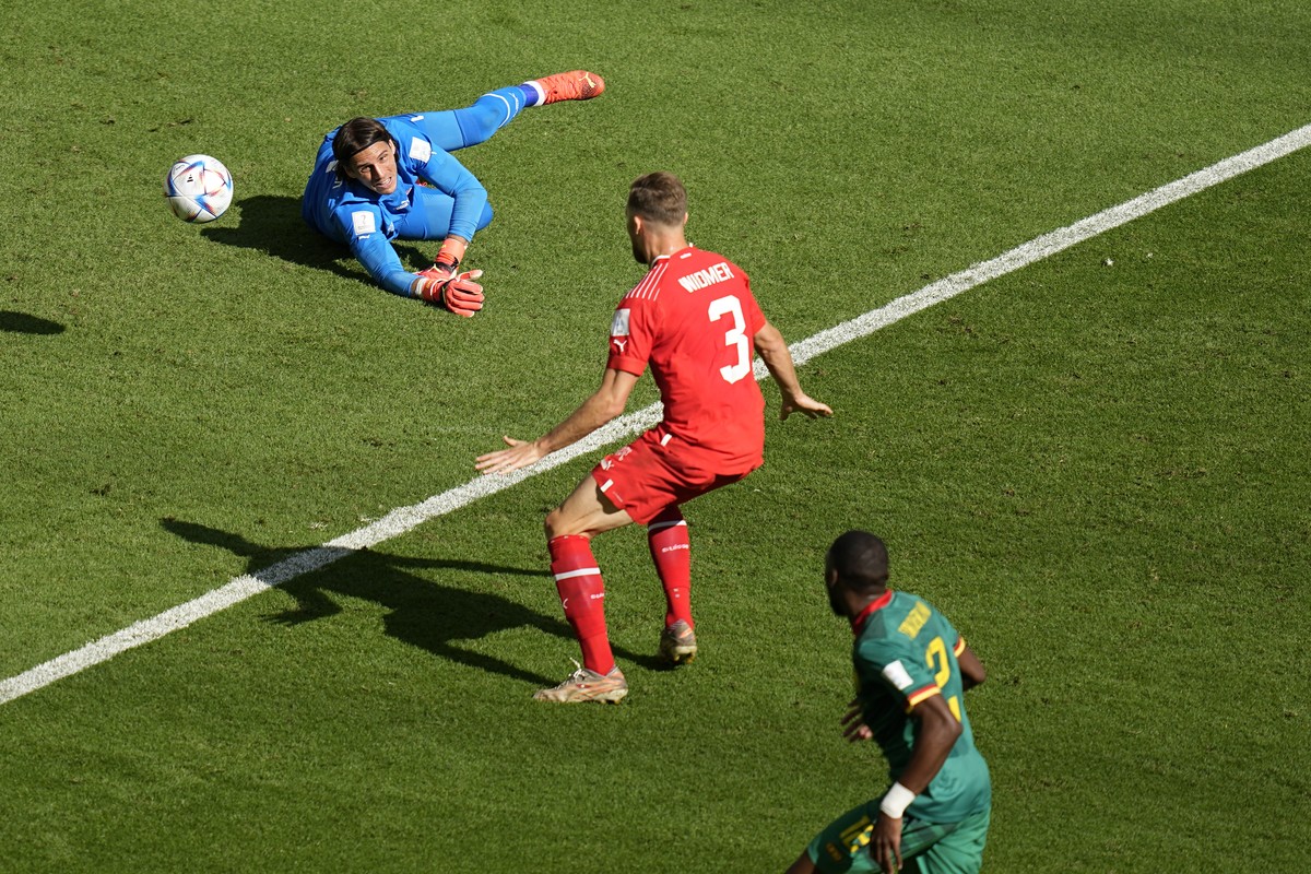 Switzerland's goalkeeper Yann Sommer makes a save during the World Cup group G soccer match between Switzerland and Cameroon, at the Al Janoub Stadium in Al Wakrah, Qatar, Thursday, Nov. 24, 2022 ...