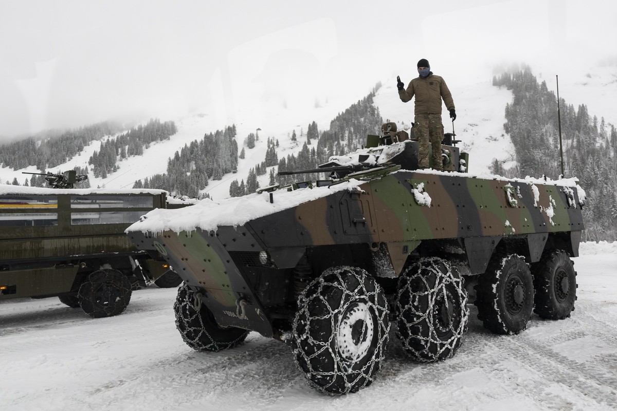 Des militaires participent a un exercice lors d'un point de presse sur l'entrainement conjoint des formations militaire d'infanterie suisse et francaise dans le secteur de l'Hongri ...