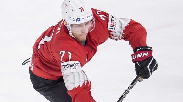 epa06738243 Enzo Corvi of Switzerland in action during the IIHF World Championship group A ice hockey match between Switzerland and France at the Royal Arena in Copenhagen, Denmark, 15 May 2018. EPA/M ...