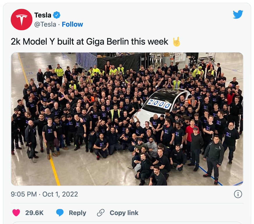 Am Samstag vermeldete das US-Unternehmen, dass im neuen Werk in Brandenburg 2000 neue Teslas pro Woche gefertigt worden seien. 