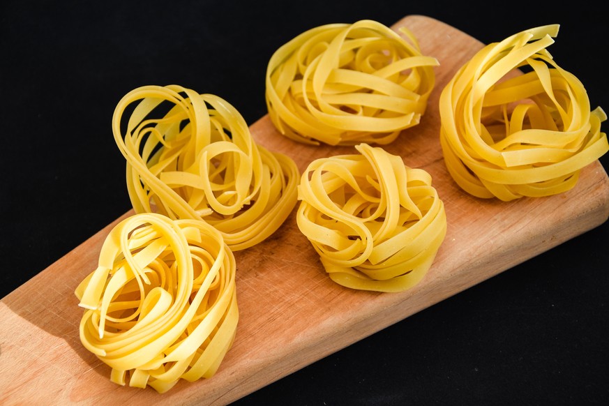 fettuccine tagliatelle all&#039;uovo eier-pasta essen food kochen italien italia