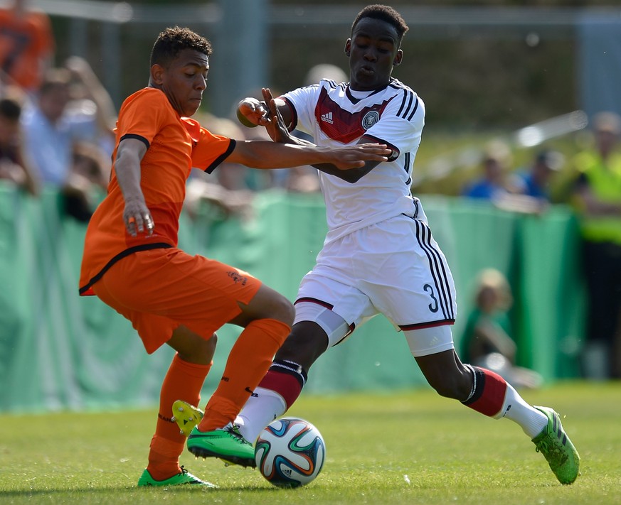 WEINGARTEN, GERMANY - MAY 20: Donyell Malen of the Netherlands (L) is challenged by Moody Chana Nya of Germany during the international friendly U15 match between Germany and Netherlands on May 20, 20 ...