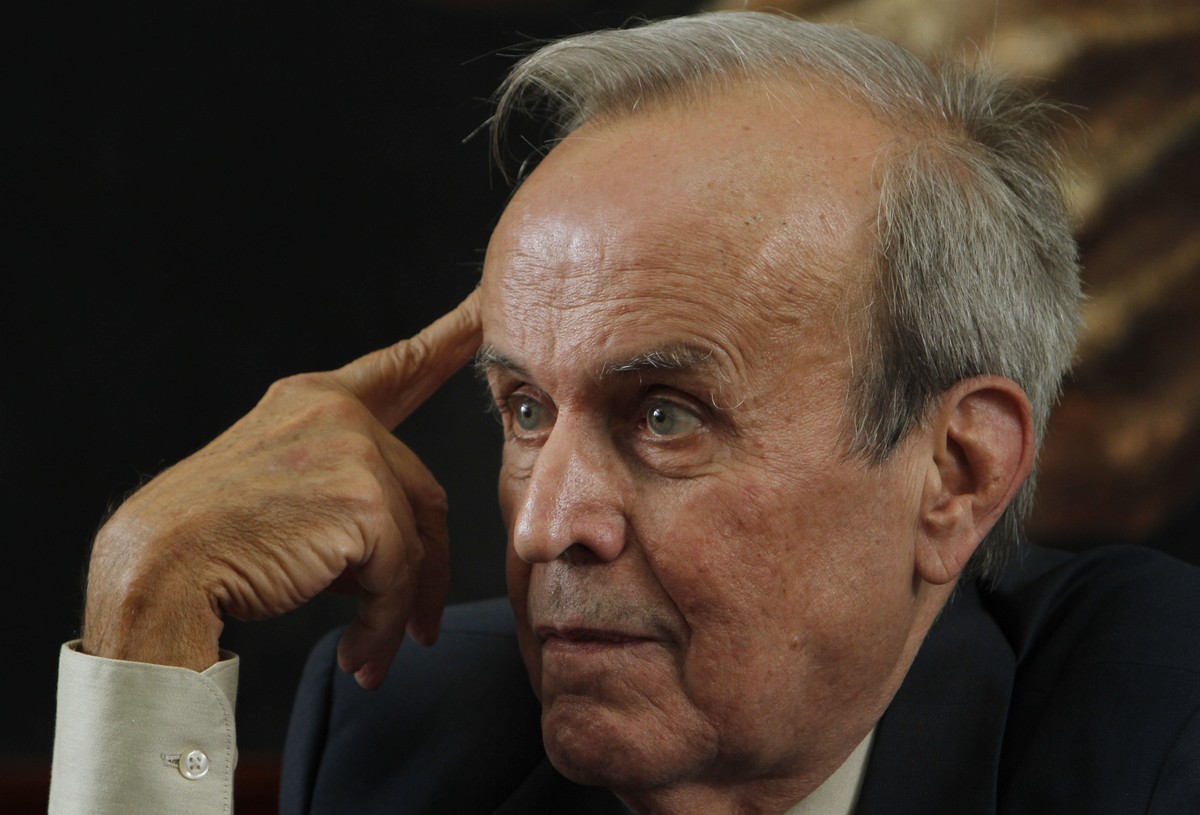FILE - In this Oct. 7, 2011 file photo, Ricardo Alarcon, president of Cuba's National Assembly, speaks during a press conference in Mexico City. Authorities in Cuba have announced on Sunday, May  ...