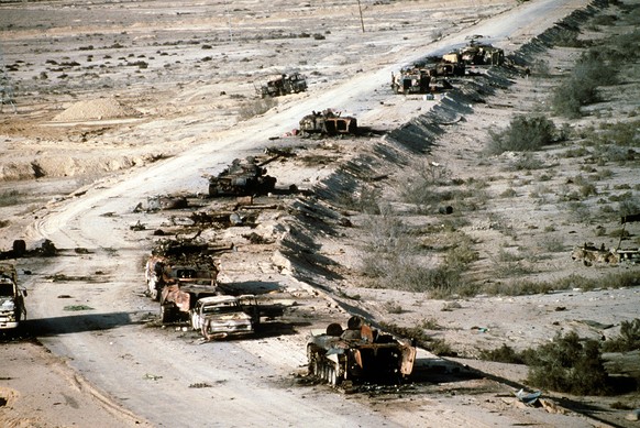 Der Highway of Death in Kuwait aus dem zweiten Golfkrieg 1991