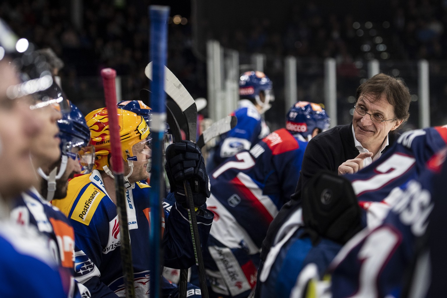 Zuerichs Cheftrainer Arno Del Curto reagiert im Eishockeyspiel der National League zwischen den ZSC Lions und dem HC Lugano am Freitag, 22. Februar 2019, im Zuercher Hallenstadion. (KEYSTONE/Ennio Lea ...