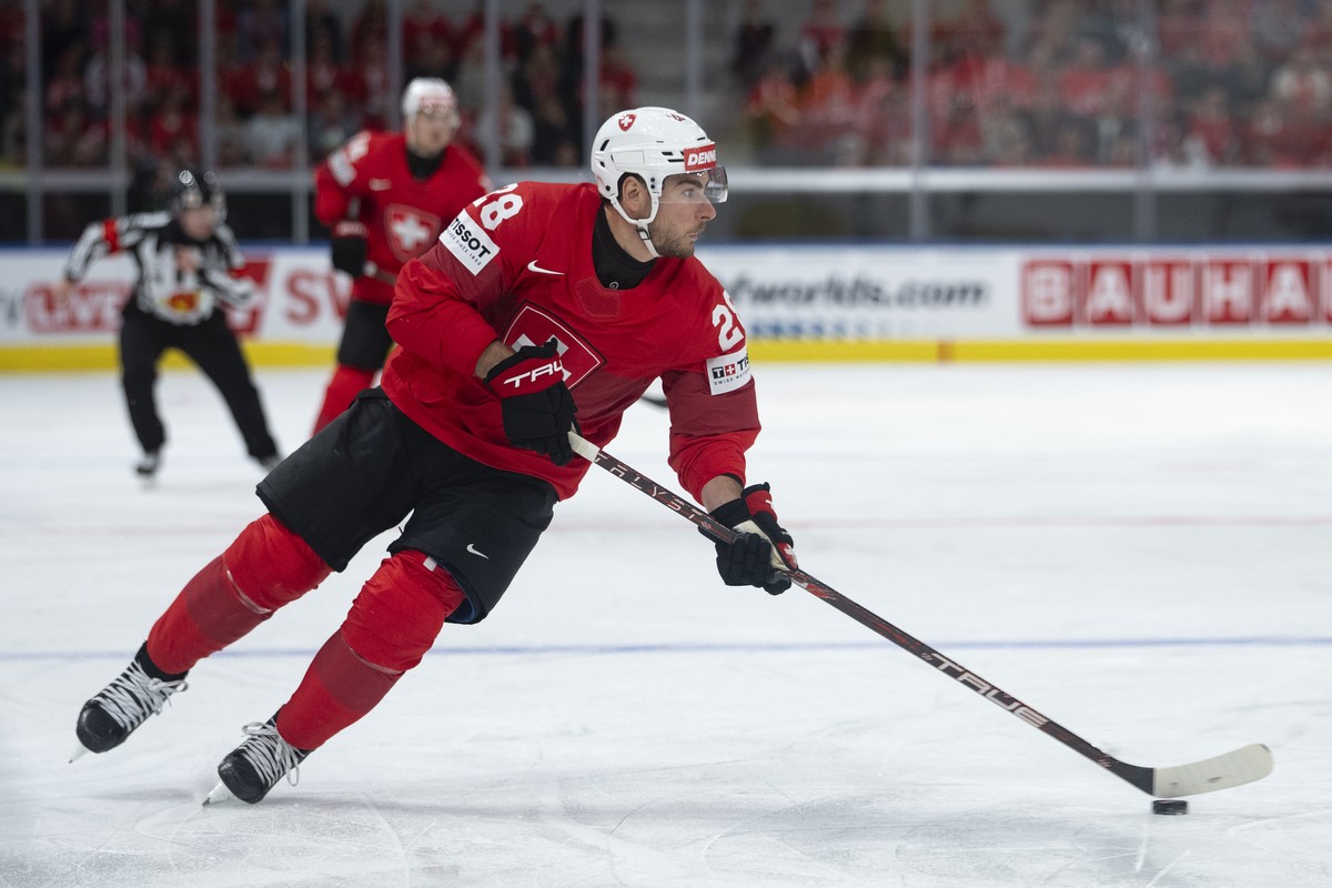 Switzerland's Timo Meier in action during the 2026 IIHF Men's Ice Hockey World Championship preliminary round group A game between Switzerland and Great Britain, at the Swiss Life Arena in Z ...