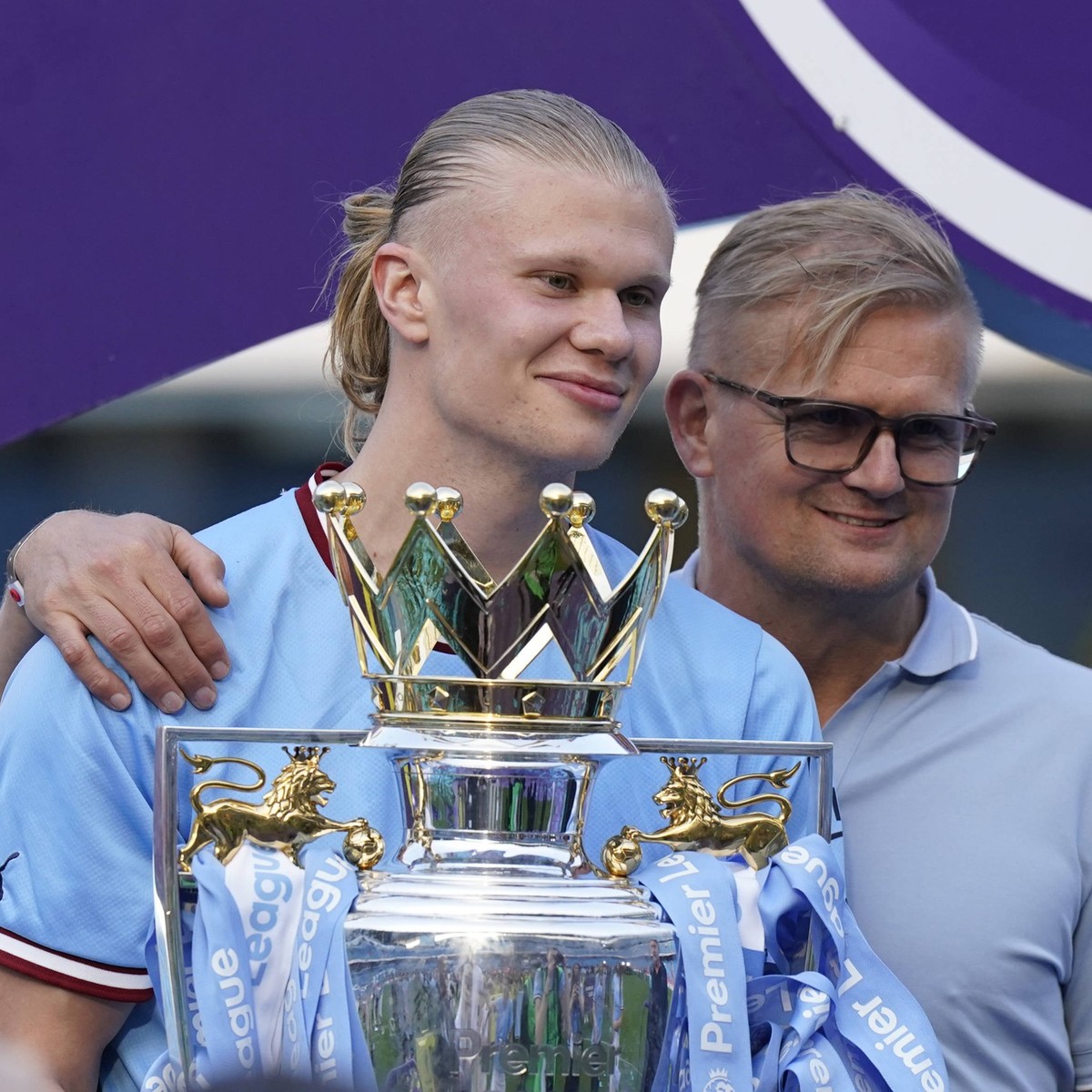 Manchester City v Chelsea - Premier League - Etihad Stadium May 21, 2023, Manchester: Manchester, England, 21st May 2023. Erling Haaland of Manchester City with his father Alf-Inge and the Premier Lea ...