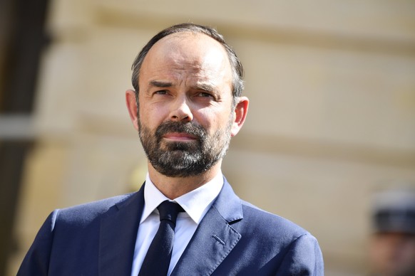 epa05966376 Newly-appointed French Prime Minister Edouard Philippe speaks to the press after the official handover ceremony together with his predecessor Bernard Cazeneuve (unseen) in Paris, France, 1 ...