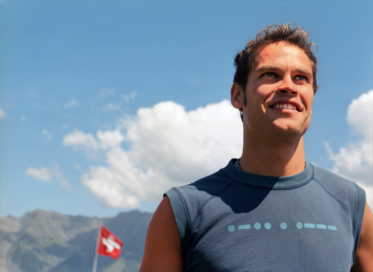 Portrait von Renzo Blumenthal, Mister Schweiz, am 13. Juli 2005 in Vella. Blumenthal ist Landwirt auf dem elterlichen Bio-Bauernhof und Co-Geschaeftsfuehrer der La Talina Lumnezia GmbH, deren Ziel die ...