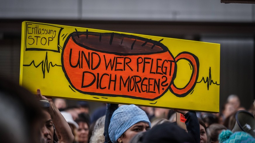 23.10.2023 St. Gallen, Kanton, Schweiz - Protest Demo gegen die geplante Massenentlassung am Kantonsspital St. Gallen - Die Angestellten der St. Galler Spit