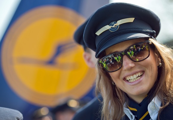 epa04150562 A female pilot of the German airline Lufthansa joins the protests in front of the aiport in Frankfurt/Main, Germany, 02 April 2014. Lufthansa pilots are on strike from 02 to 04 April 2014  ...