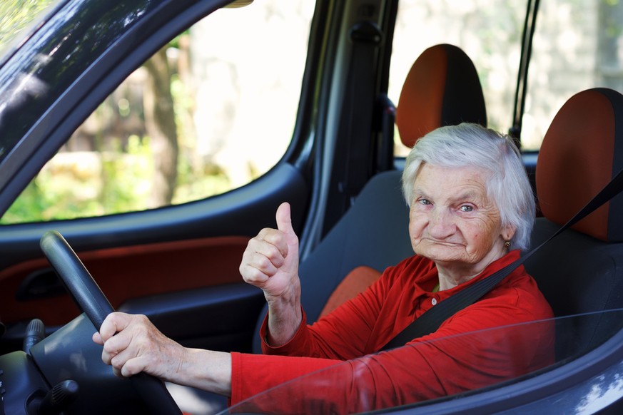 Fahren im Alter: In Zukunft müssen Rentner erst ab 75 Jahren zur Kontrolle.