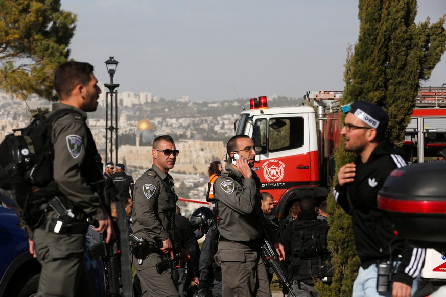 Israeli security forces work at the scene of a truck ramming incident in Jerusalem January 8, 2017. REUTERS/Ronen Zvulun